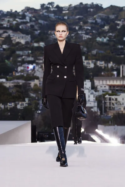 Look 3
